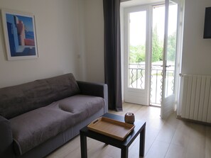 Living area - Roqueròl House (La Roque-sur-Cèze)