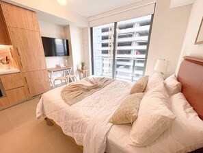 1 bedroom, iron/ironing board, free WiFi, bed sheets - Luxury Studio at The Crosby Miami Worldcenter (Miami)