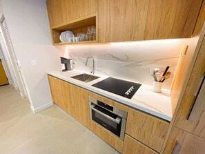 Private kitchen - Luxury Studio at The Crosby Miami Worldcenter (Miami)
