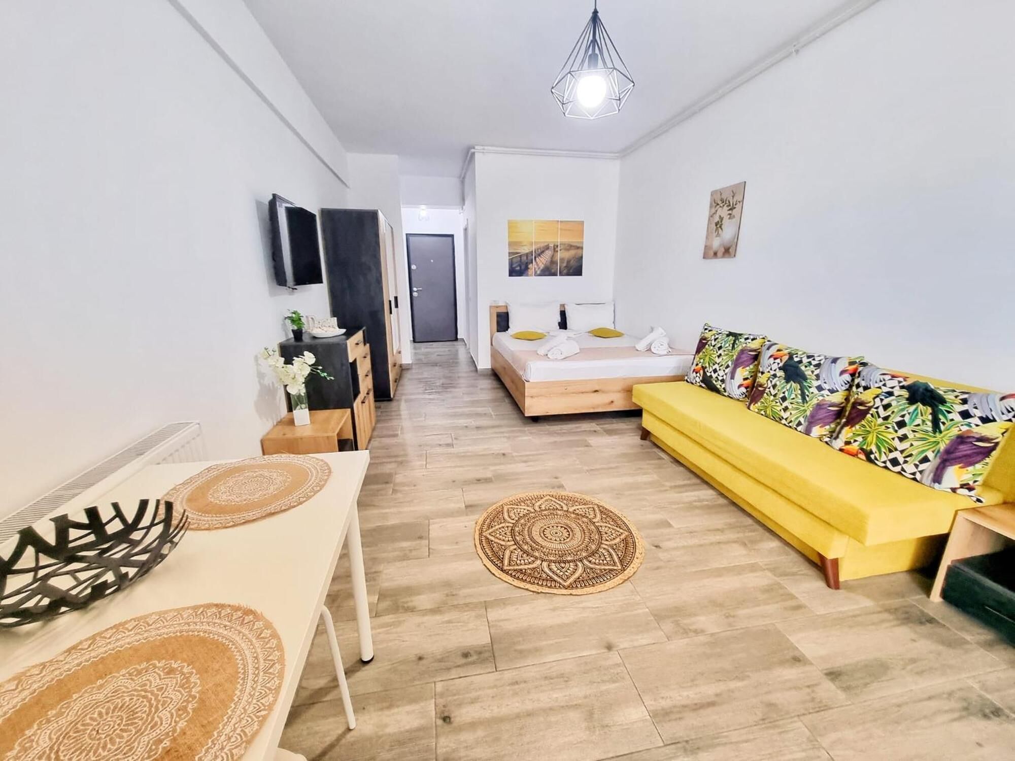 Dobbeltrom – deluxe, balkong, byutsikt | Strykejern/-brett og wi-fi (inkludert)