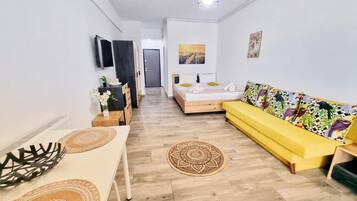 Dobbeltrom – deluxe, balkong, byutsikt | Strykejern/-brett og wi-fi (inkludert)