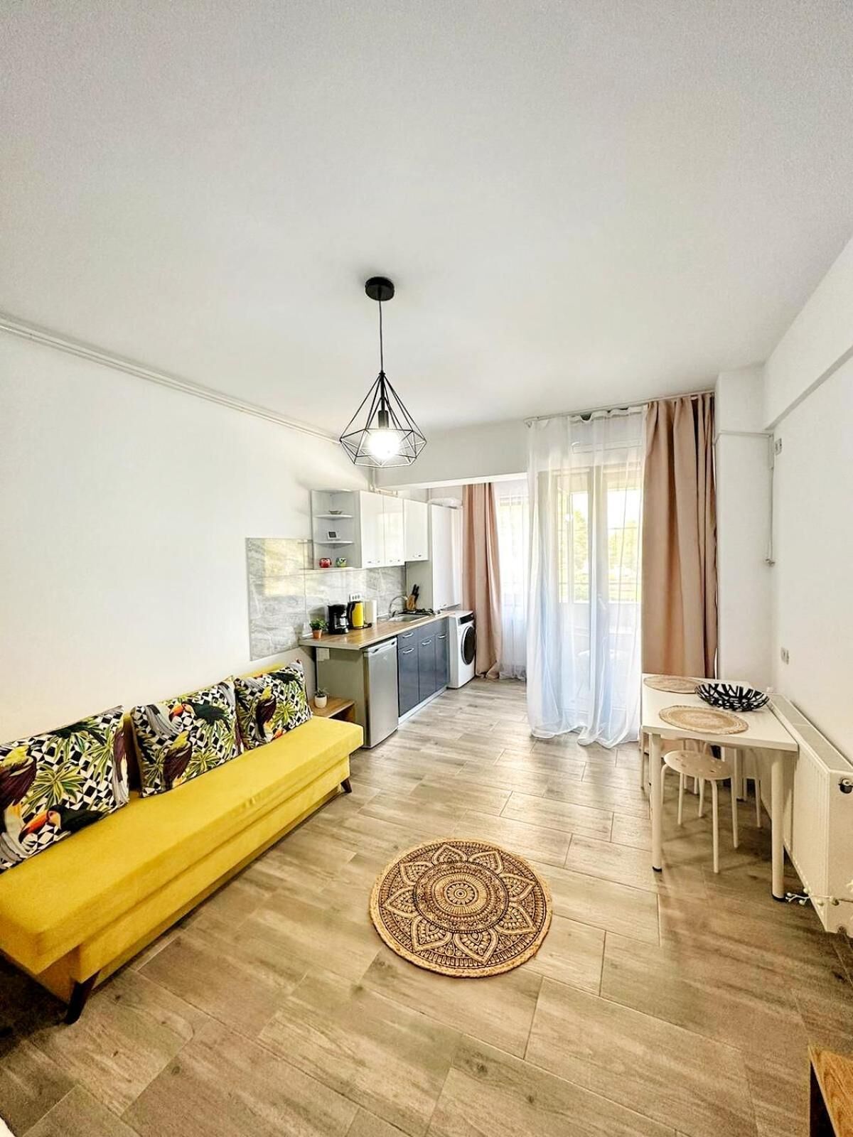 ห้องดีลักซ์ดับเบิล, ระเบียง, วิวเมือง | บริเวณนั่งเล่น