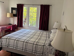 2 habitaciones, tabla de planchar con plancha, wifi y ropa de cama 