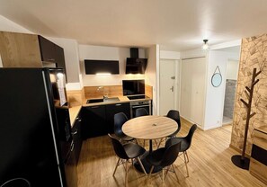 High chair - Family Hub With Modern Amenities (Mont-Dore)