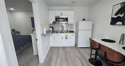 Small but Cozy Private Stay/Weeki Wachee Springs