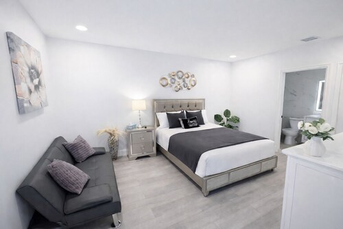 Small but Cozy Private Stay/Weeki Wachee Springs