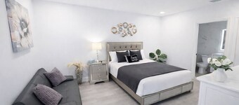 Small but Cozy Private Stay/Weeki Wachee Springs