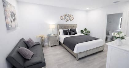 Small but Cozy Private Stay/Weeki Wachee Springs