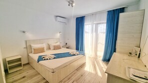 Deluxe Room | Iron/ironing board, free WiFi - Casa Cochilia-Camere de inchiriat (Eforie Nord)