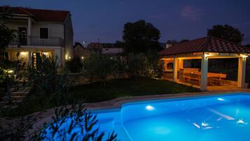 Villa | Pool | Indoor pool, outdoor pool