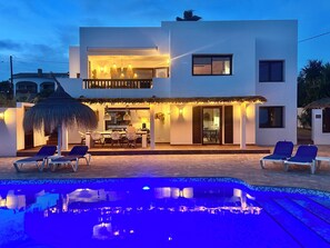 Pool - Luxury villa with large private pool within walking distance of beach, bars & stores (Calpe)