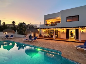 Pool - Luxury villa with large private pool within walking distance of beach, bars & stores (Calpe)