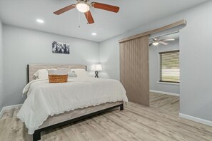 4 bedrooms, WiFi, bed sheets - Home in Dallas / Entire Home (Dallas)
