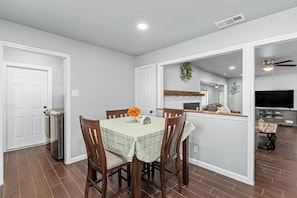 Dining - Home in Dallas / Entire Home (Dallas)