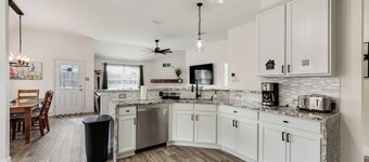 Private Deck & Grill, Relax on Zero Gravity Master Bed, Near Lake Beach, PGA