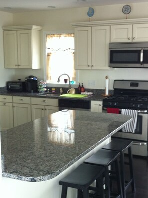 Private kitchen - Harwichport, MA…steps to Nantucket sound. (Harwich)