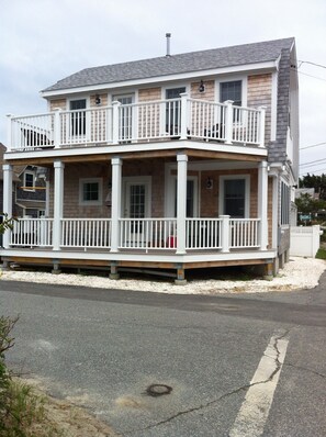 Exterior - Harwichport, MA…steps to Nantucket sound. (Harwich)