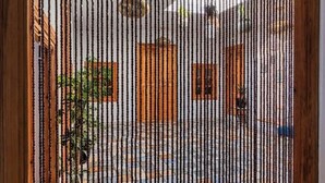 A room with a patterned floor, wooden doors, and a plant. - EL SAMA' PRIVATE ROOFTOP HOUSE 80M2 HEART OF OLD MEDINA (Chefchaouen)