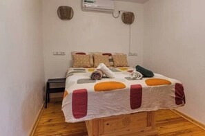 2 chambres, fer et planche à repasser, Wi-Fi, draps fournis