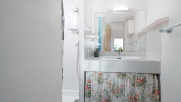 Apartment | Bathroom