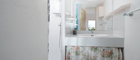 Apartment | Bathroom