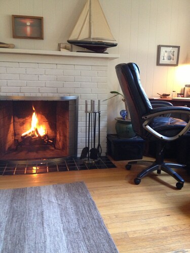 Birmingham, MI, Bungalow to share with a large private, upstairs bedroom.