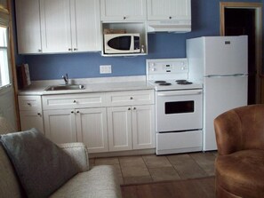 ตู้เย็น, ไมโครเวฟ, เตาอบ, เตาประกอบอาหาร