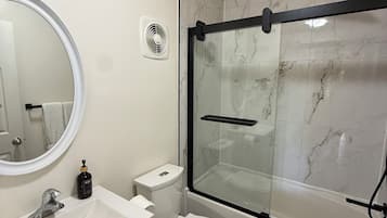 Superior Cottage, Partial Lake View | Bathroom | Free toiletries, hair dryer, bidet, towels