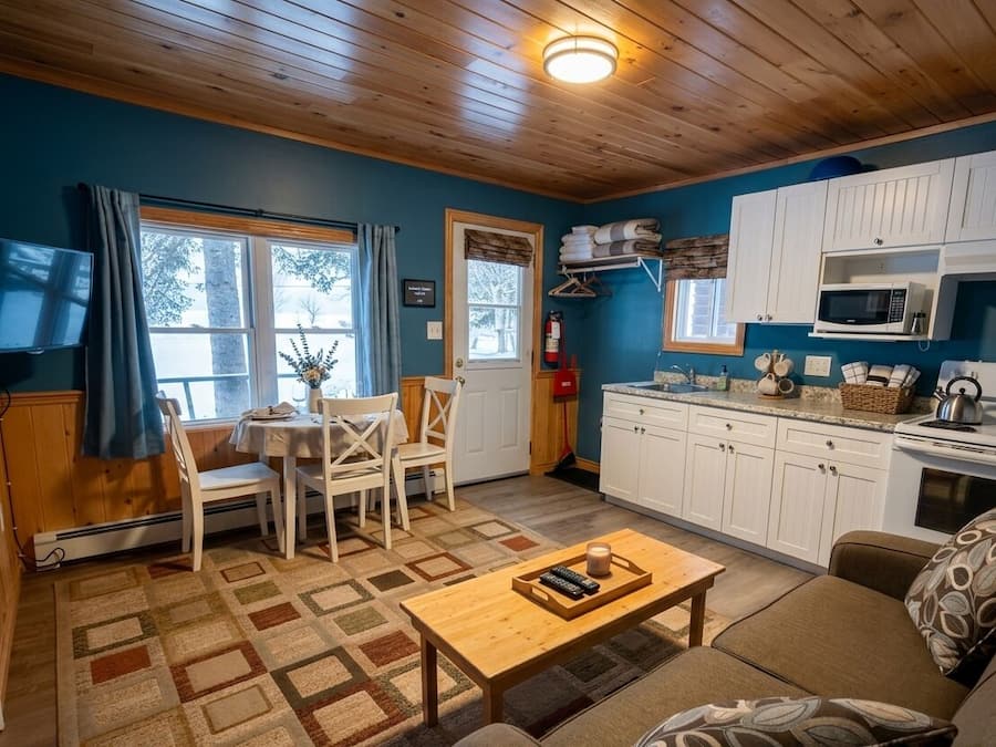 Superior Cottage, Partial Lake View | Private kitchen | Fridge, microwave, oven, stovetop