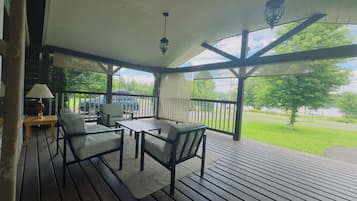 Luxury Cottage, Lake View | Terrace/patio