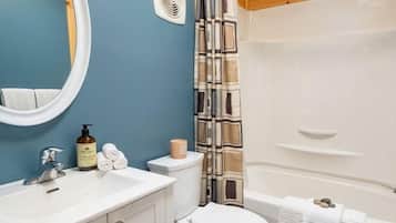 Superior Cottage, Partial Lake View | Bathroom | Free toiletries, hair dryer, towels, soap