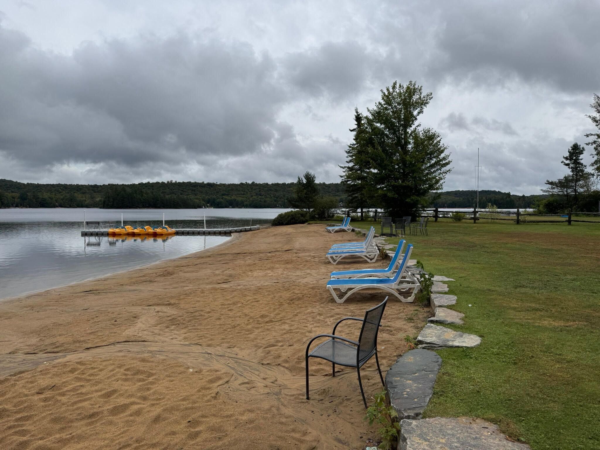 Private beach, white sand, sun loungers, beach towels
