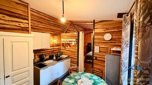 Apartemen | Dapur pribadi | Kursi makan untuk bayi