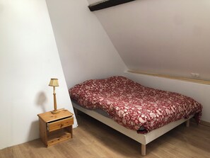 2 dormitorios, tabla de planchar con plancha, Internet y ropa de cama