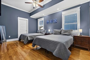 6 bedrooms, iron/ironing board, WiFi, bed sheets - 13A Side by Side Houses. Large Group Accommodation. 3mi from Broadway. (Nashville)