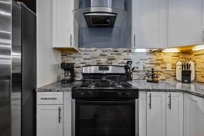 Private kitchen - 13A Side by Side Houses. Large Group Accommodation. 3mi from Broadway. (Nashville)