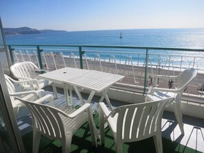 Outdoor dining - PROMENADE DES ANGLAIS, 1 BEDROOM, AIR CONDITIONING, GARAGE (Nice)