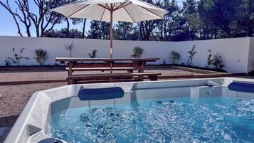 Bain à remous extérieur