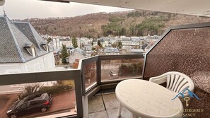 Apartment | Balcony - Quiet Corner Near the Mountain Road (Mont-Dore)