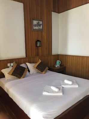 Superior Double or Twin Room, Balcony, Garden View - Nanda Wunn hotel (Nyaung Shwe)