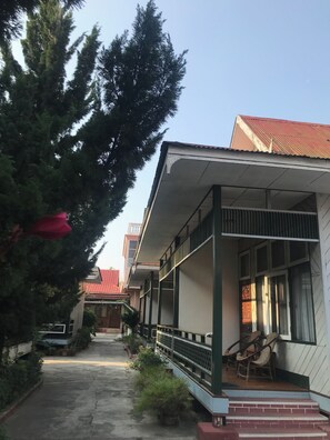 Camera Superior con letto matrimoniale o 2 letti singoli, balcone, vista giardino