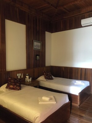 Camera Superior con letto matrimoniale o 2 letti singoli, balcone, vista giardino