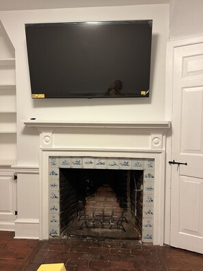 Interior - Philadelphia 2BR Townhome on historic cobblestone street avail for month of June (Philadelphia)