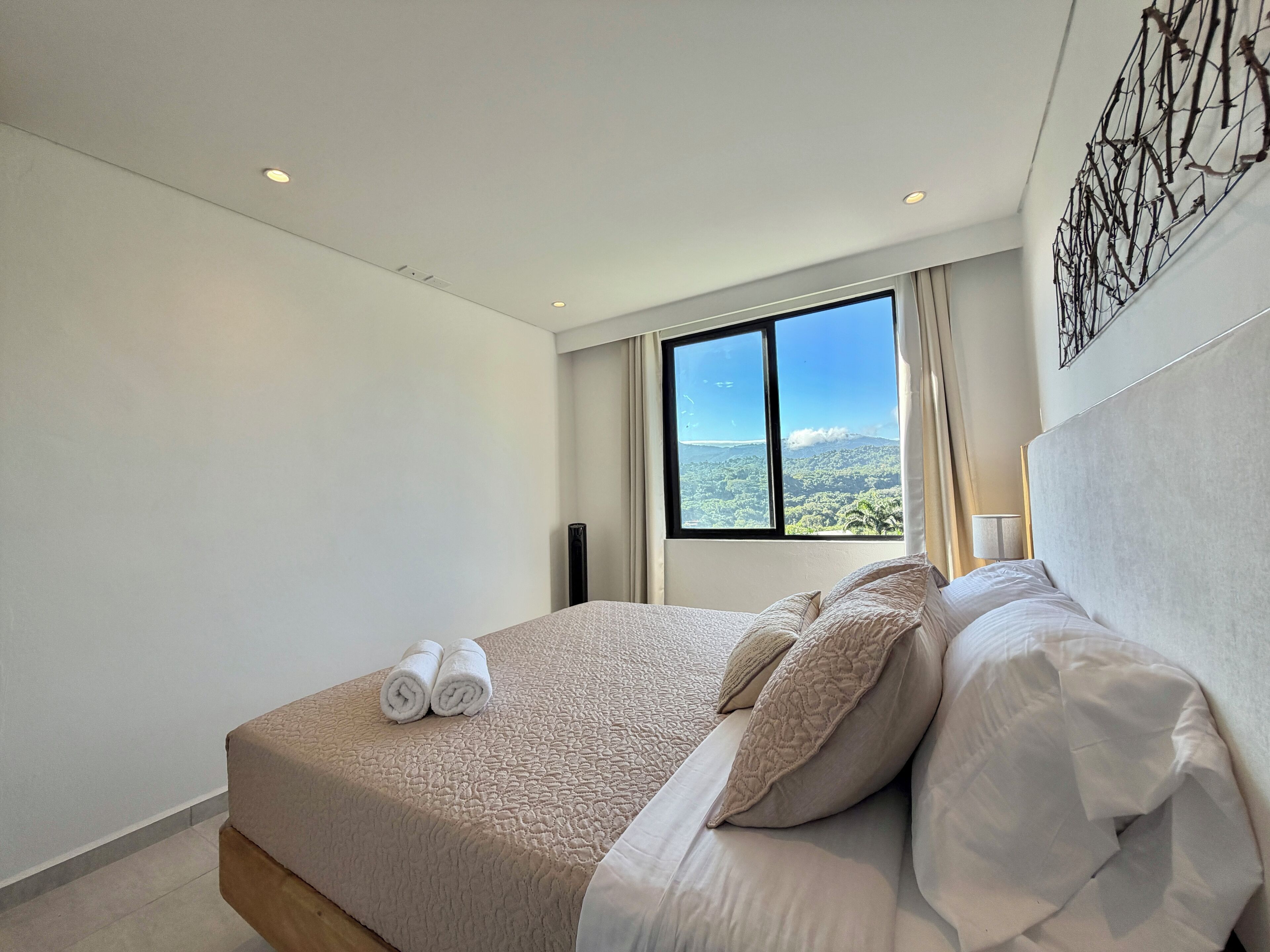 Apartament Deluxe, vistes al turó | Roba de llit d'alta qualitat i cobrellits 