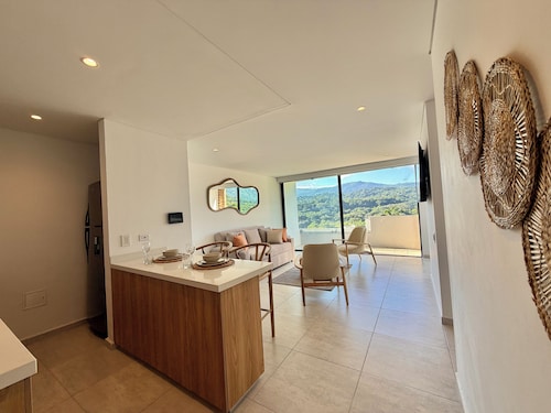 Villeta Getaway Pool Balcony Relax Vibes