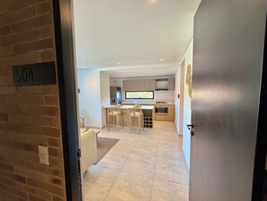 Interior entrance - Villeta Getaway Pool Balcony Relax Vibes (Villeta)