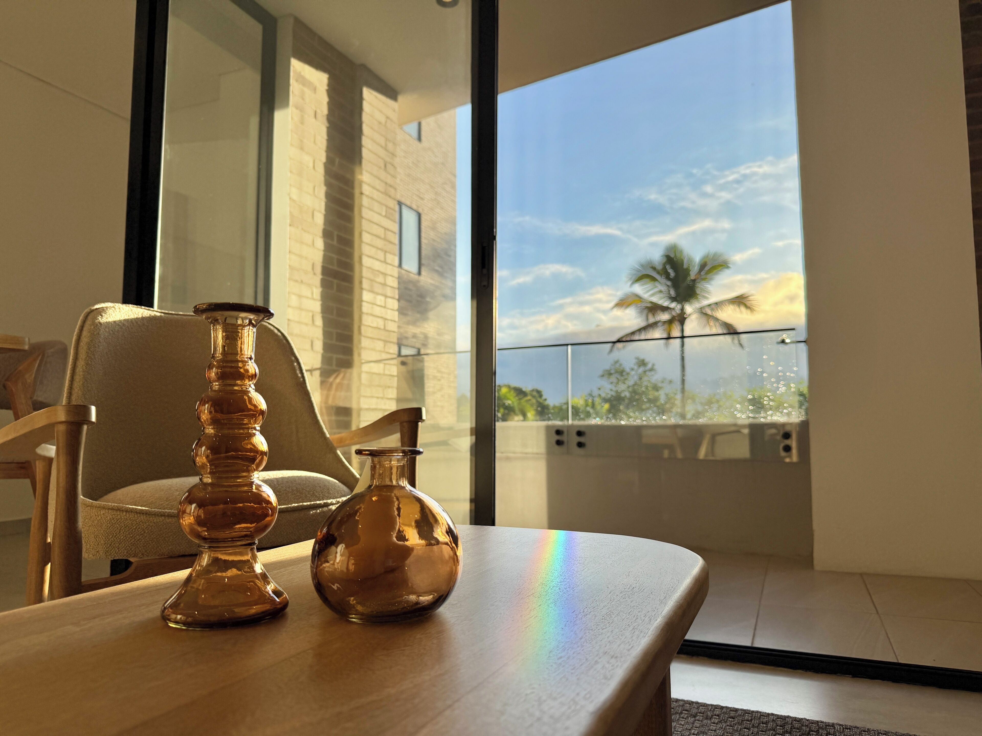 ลักซ์ชัวรี่อพาร์ทเมนท์, วิวภูเขา | บริเวณนั่งเล่น | สมาร์ททีวี 40 นิ้ว พร้อมช่องดิจิตอล