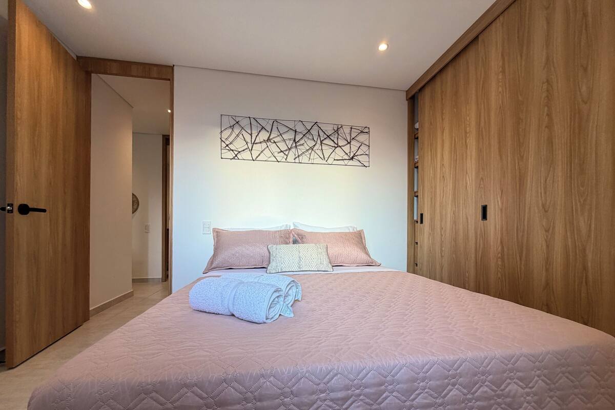 Luxury Apartment, Hill View