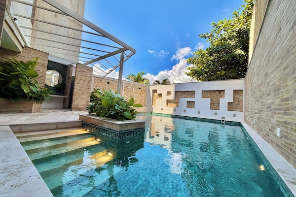 Outdoor pool, pool umbrellas, sun loungers