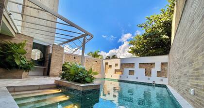 Villeta Getaway Pool Balcony Relax Vibes